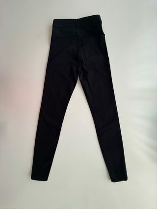 Pantalón pitillo negro Bershka
