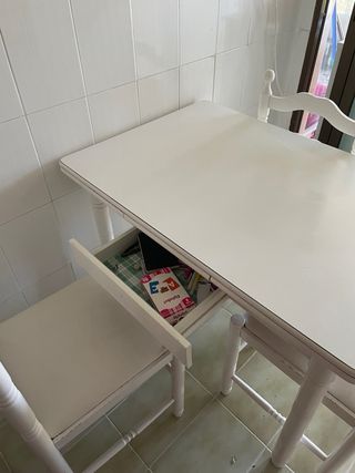 Mesa extensible con 3 sillas