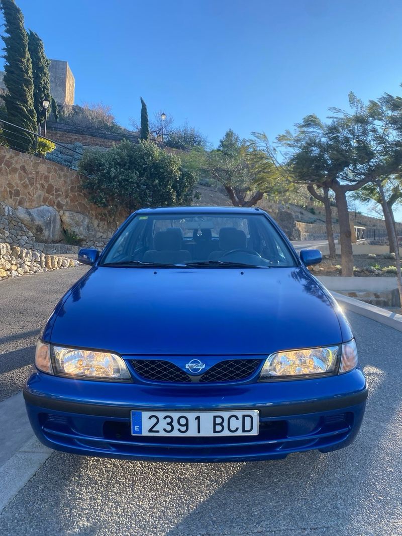 Nissan Almera 2000 - foto 1