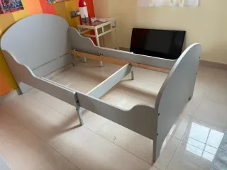 Cama extensible infantil gris Ikea