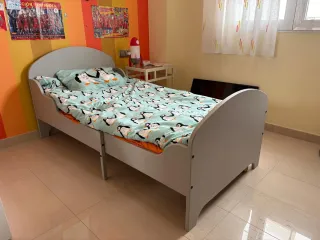 Cama extensible infantil gris Ikea