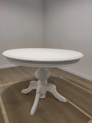 Mesa redonda blanca extensible