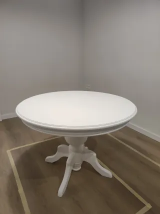 Mesa redonda blanca extensible