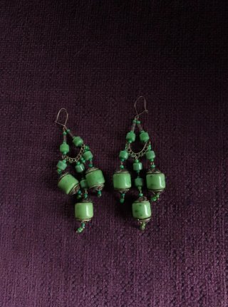 Pendientes largos piedras verdes cierre hippie.