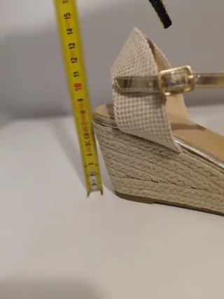 Alpargatas cuña doradas talla 38
