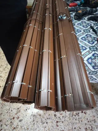 Persiana PVC Nogal Freno Metálico 127x135