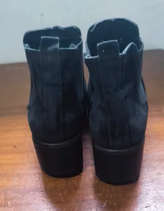 Botines negros, de plataforma, talla 37