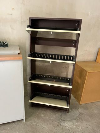 Zapatero con espejo de madera y metal