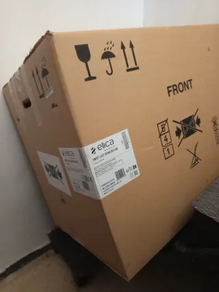 Campana extractora Elica, negra