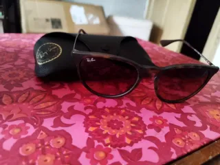 Gafas de sol Ray-Ban negras y marrones