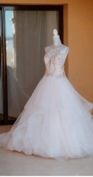 Vestido de Novia Rosa y Blanco