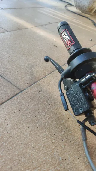 Manillar Pro Taper con puños y maneta