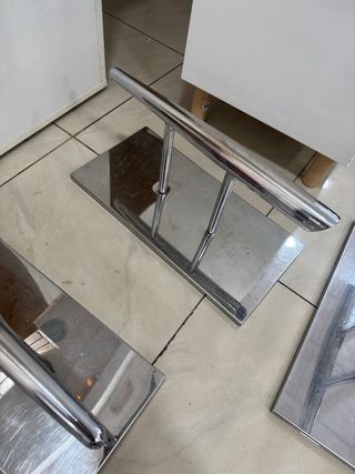 Apoyapiés cromado para peluqueria