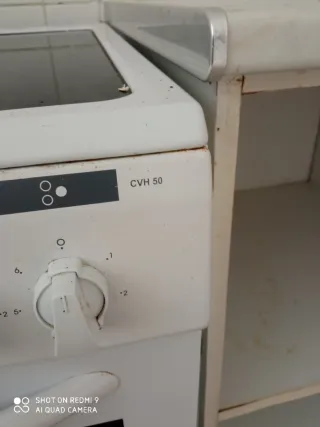 Cocina eléctrica blanca