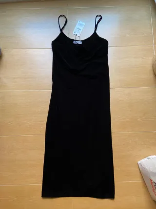Vestido negro terciopelo Zara