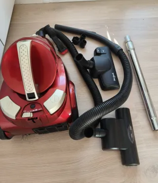 Aspiradora Dirt Devil Roja 2300W