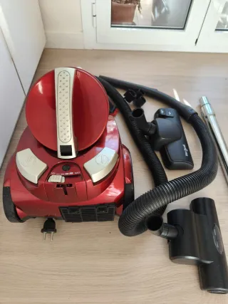 Aspiradora Dirt Devil Roja 2300W