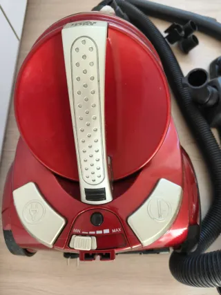 Aspiradora Dirt Devil Roja 2300W