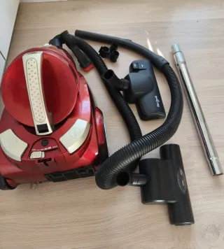 Aspiradora Dirt Devil Roja 2300W