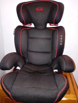 Silla coche BQS negra con detalles rojos