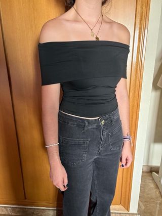 Top negro escotado