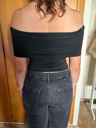 Top negro escotado