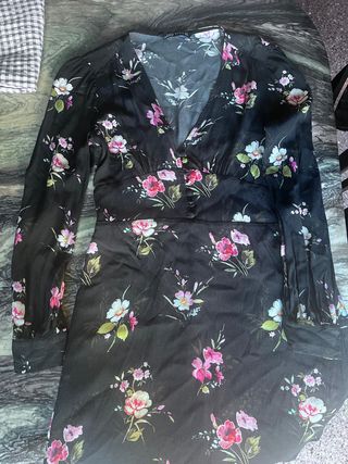 Vestido floral negro manga larga