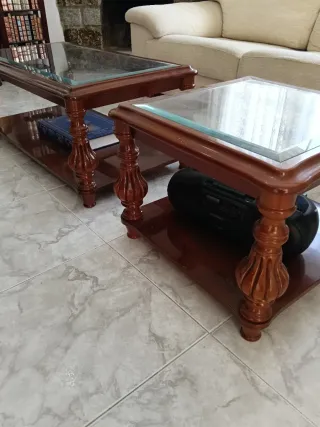 Mesas de centro de madera y cristal