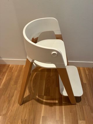 TRONA STOKKE STEPS BLANCO MADERA COJÍN GRIS