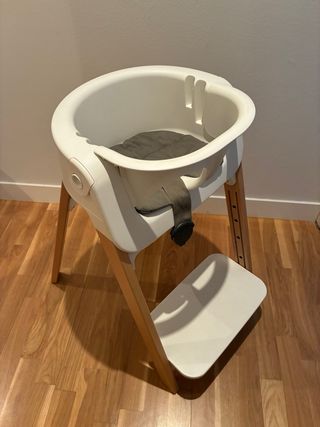 TRONA STOKKE STEPS BLANCO MADERA COJÍN GRIS