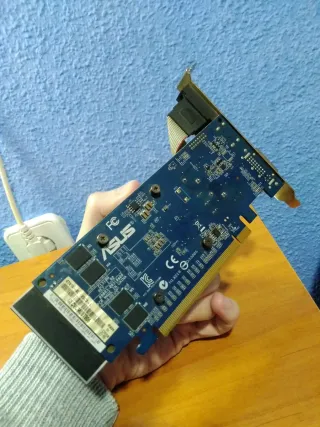 Tarjeta Gráfica ASUS Nvidia 2GB HDMI PCI Express