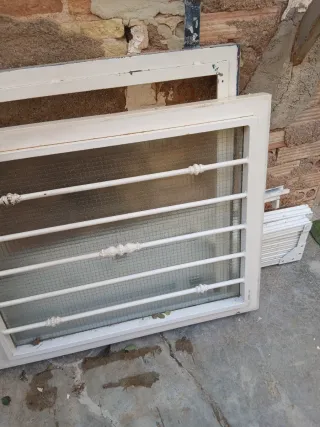 Puerta de rejas de seguridad con llave