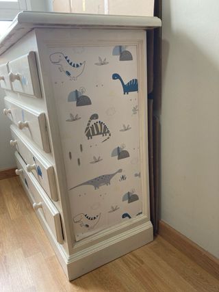 Cómoda infantil de pino pintado