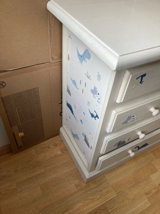 Cómoda infantil de pino pintado