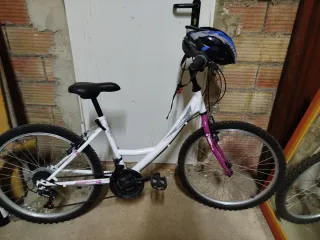 Bicicleta Montaña Azul y Blanca