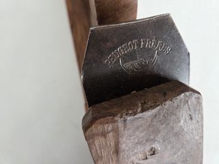 Cepillo carpintero antiguo madera