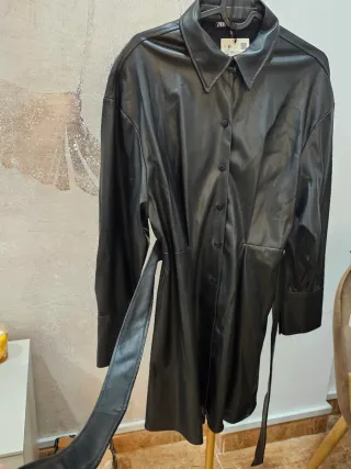 Vestido negro efecto cuero