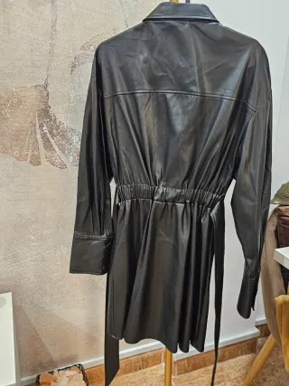 Vestido negro efecto cuero