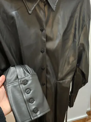 Vestido negro efecto cuero