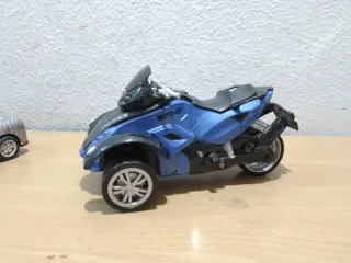 MOTO 3 RUEDAS DE metal y 2 coches plástico