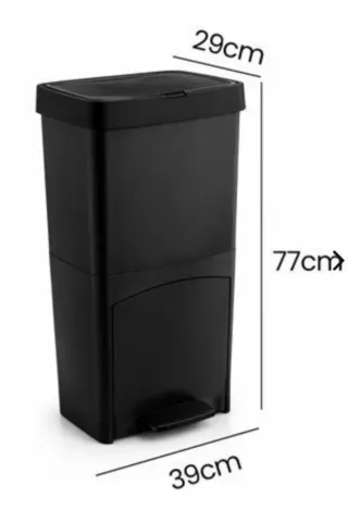 Cubos de reciclaje negros de plástico