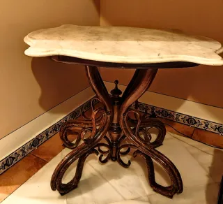 Mesa Thonet Antigua S. XIX. Recogida en Sevilla