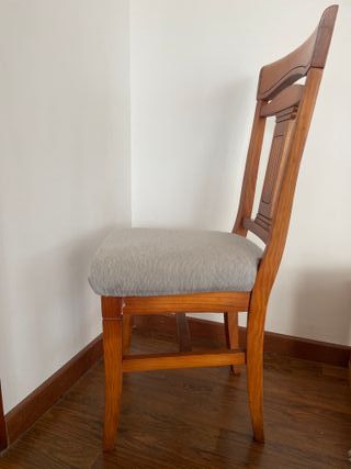 Mesa de comedor y 4 sillas de madera