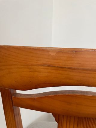 Mesa de comedor y 4 sillas de madera