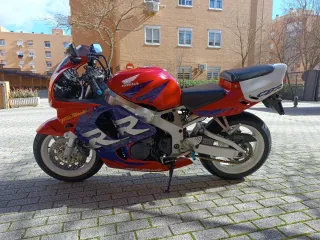 Honda CBRR Fireblade 919cc SC33 1997 Roja