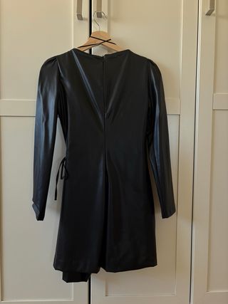 Vestido negro Zara manga larga