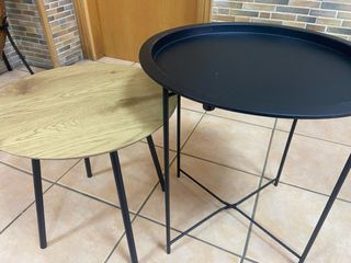 Tavoli ausiliari rotondi in legno e metallo