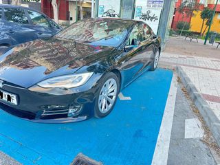 Tesla Model S 2019