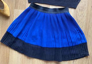 Falda plisada Lefties azul y negra Talla S