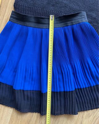 Falda plisada Lefties azul y negra Talla S